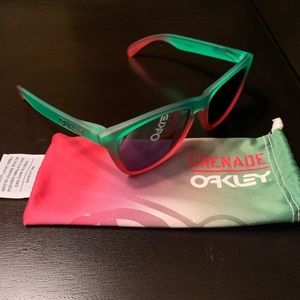 Oakley Frogskin Grenade